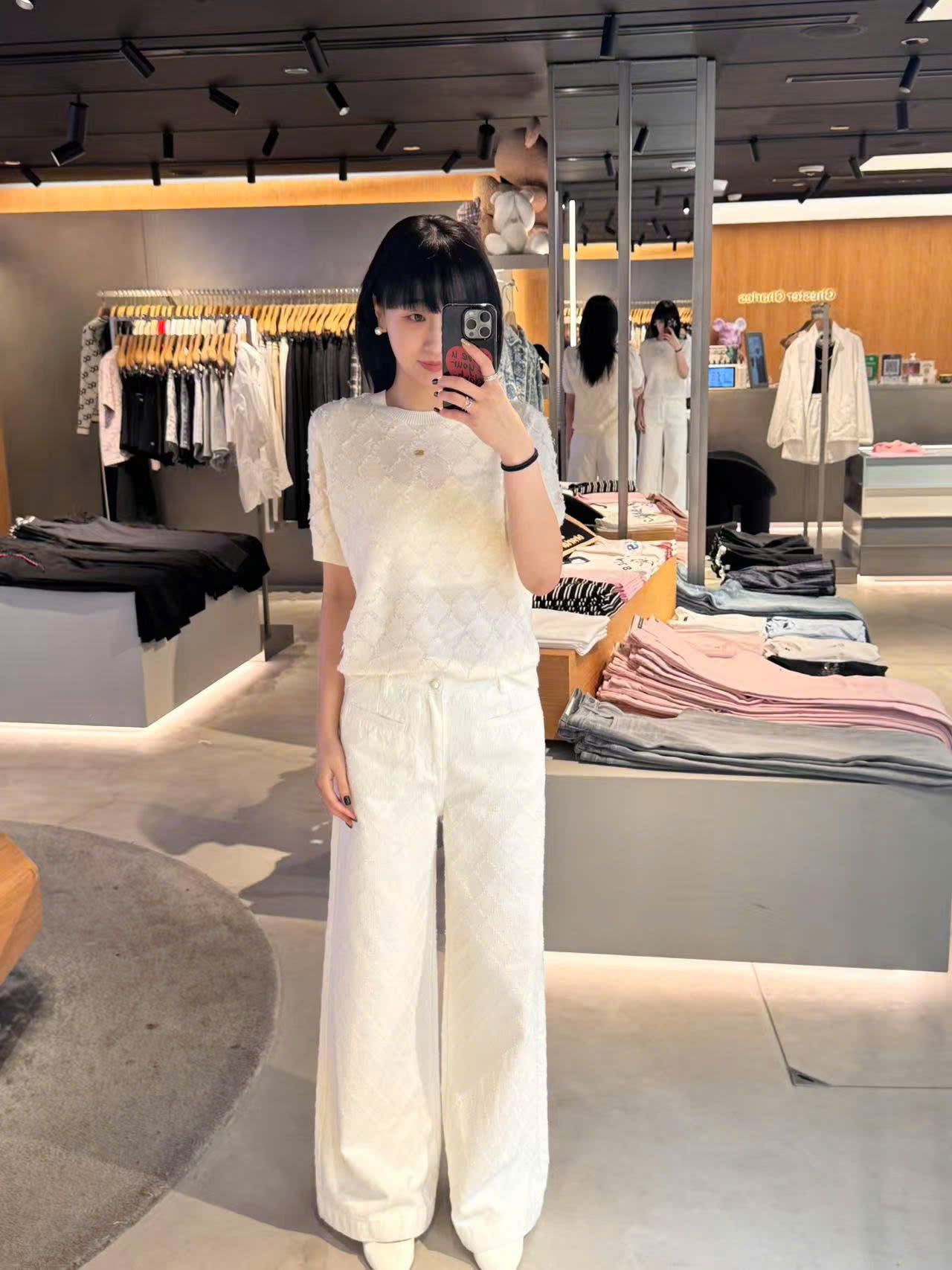  Áo ngắn tay trám lông trắng 