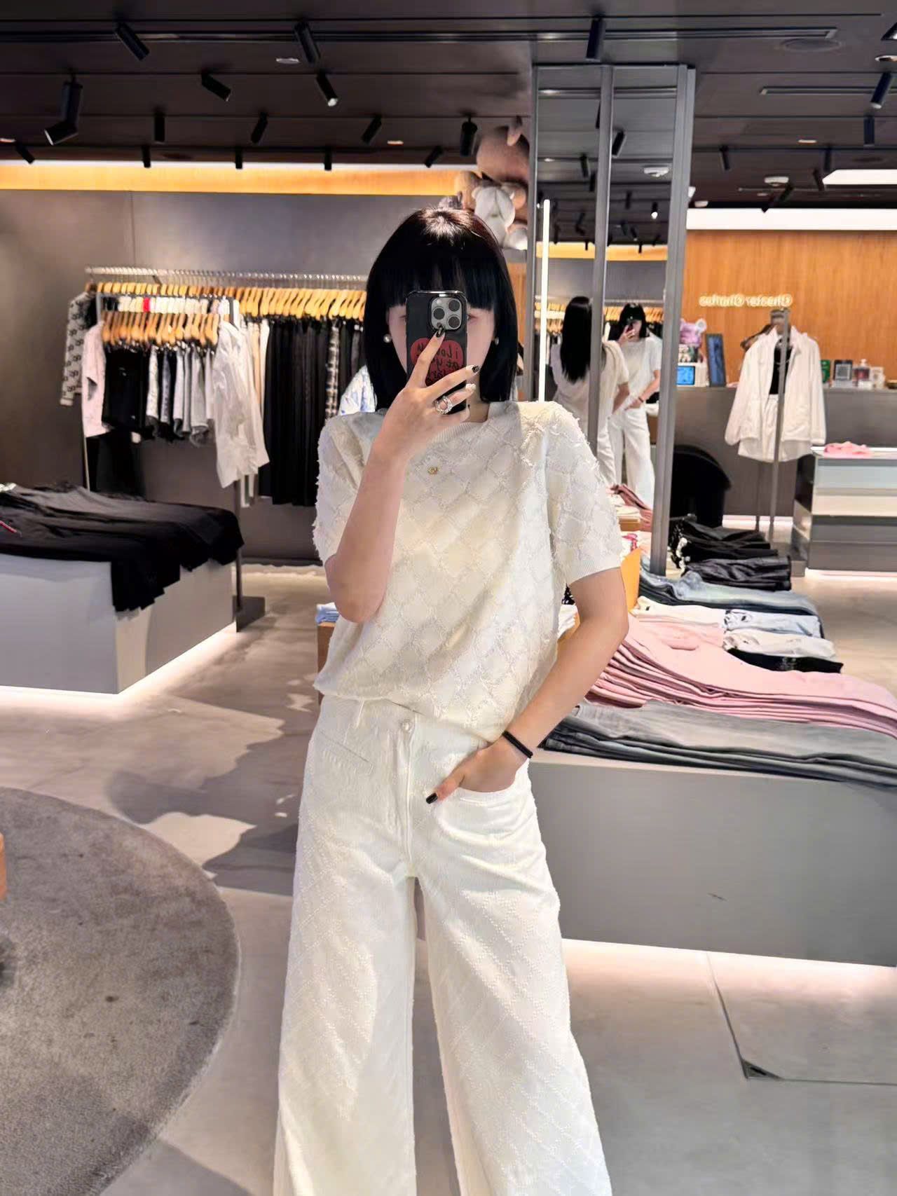  Áo ngắn tay trám lông trắng 