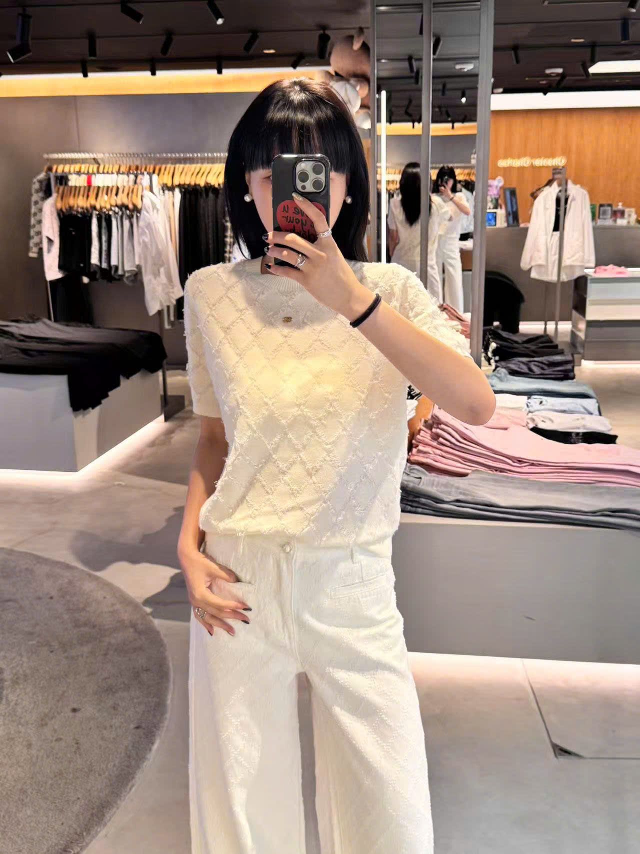  Áo ngắn tay trám lông trắng 