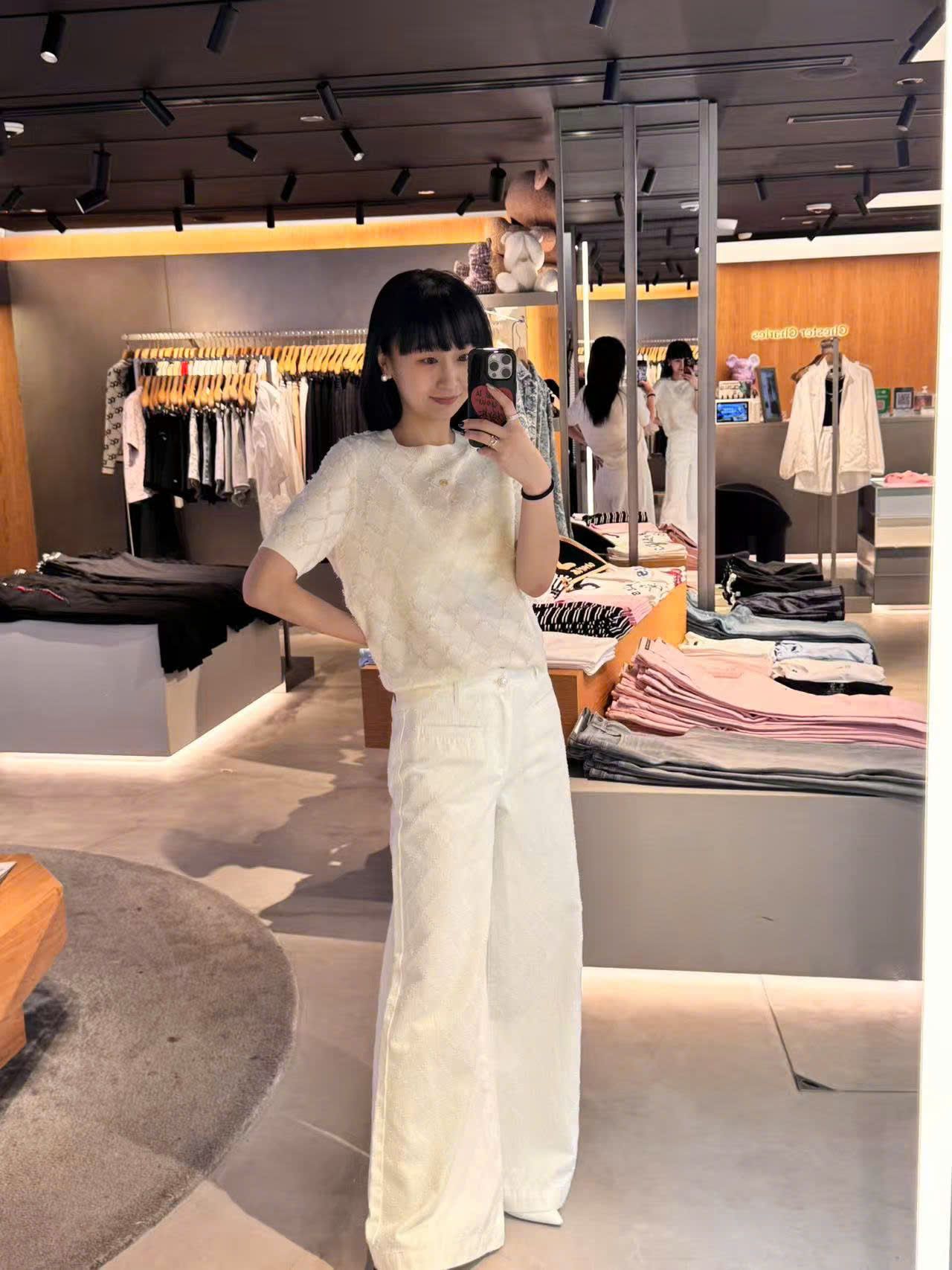  Áo ngắn tay trám lông trắng 