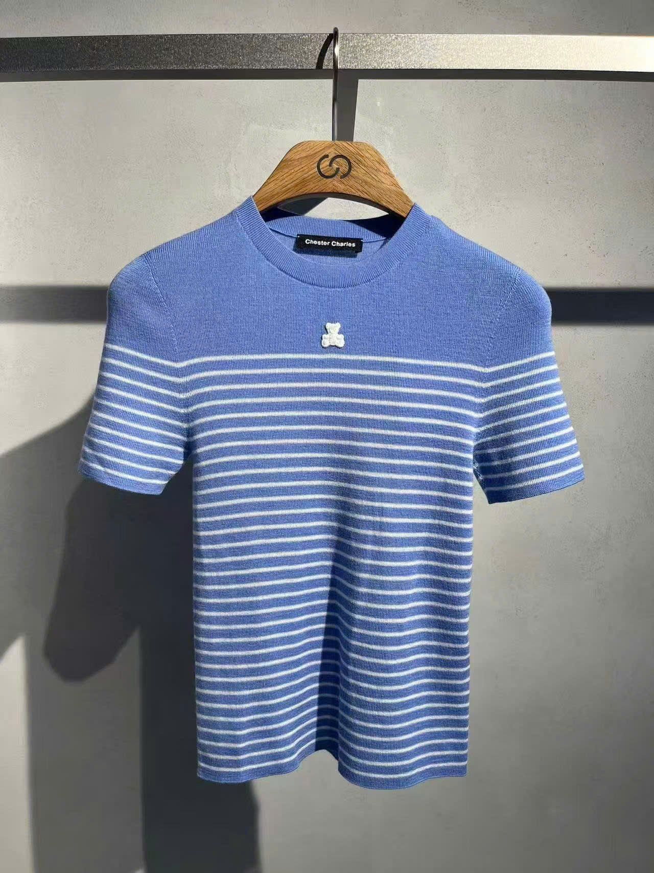  Áo ngắn tay xanh da trời kẻ sọc ngang - gấu trắng 