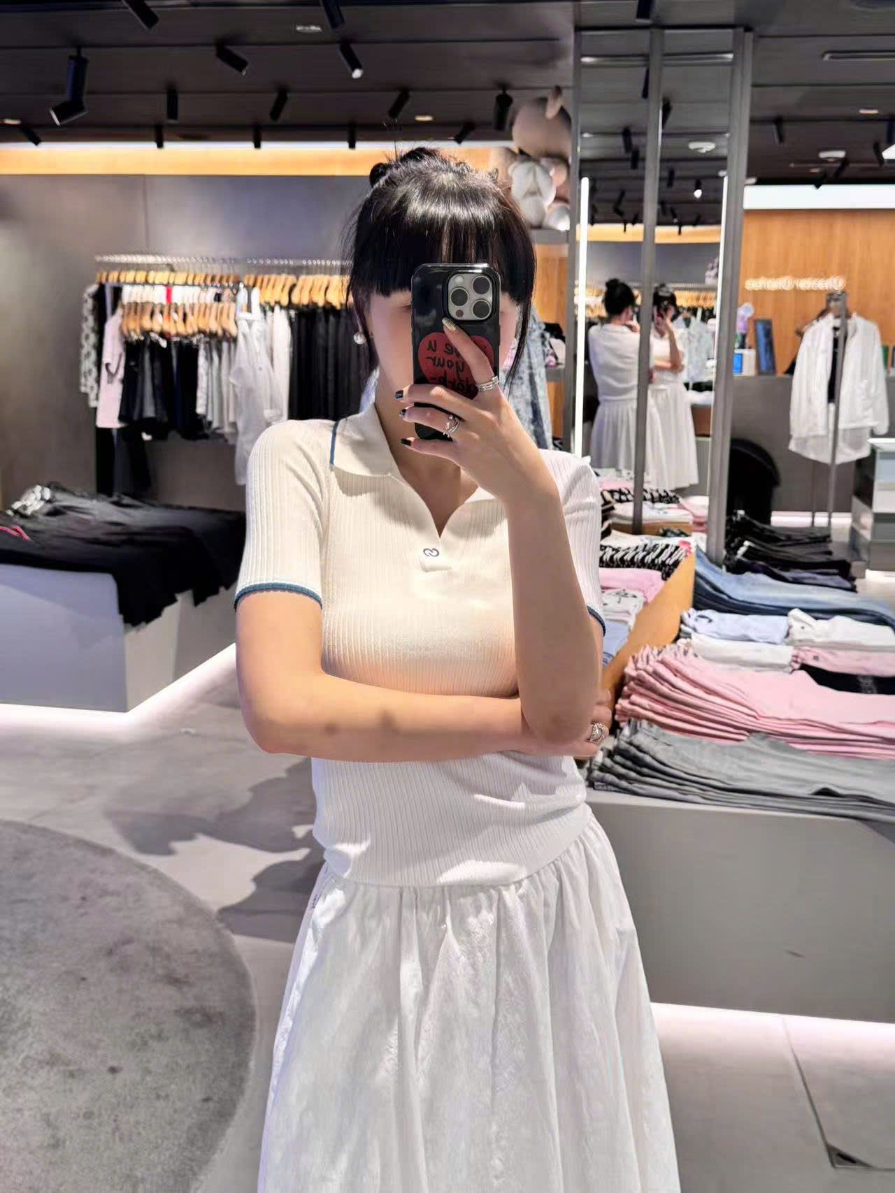  Áo polo trắng -viền xanh Navy cổ V 