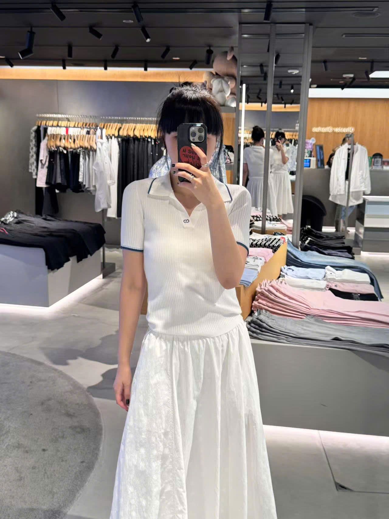  Áo polo trắng -viền xanh Navy cổ V 