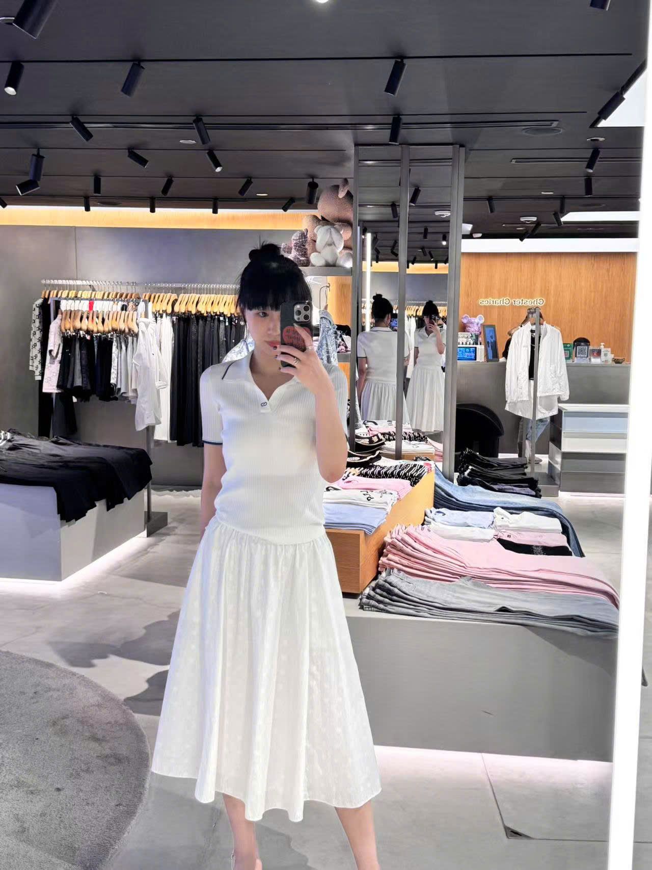  Áo polo trắng -viền xanh Navy cổ V 