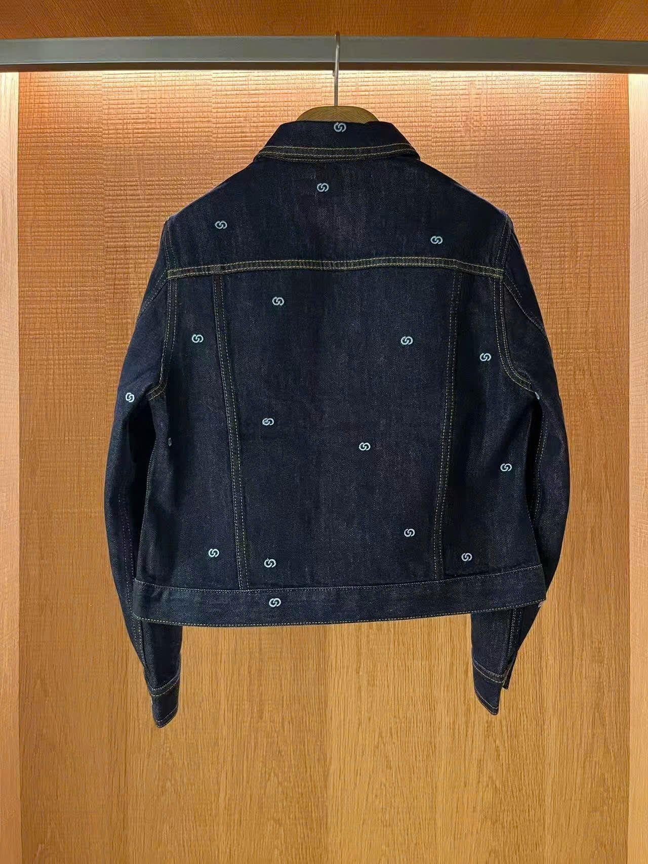  Áo khoác denim đen logo- 2 túi ngực 