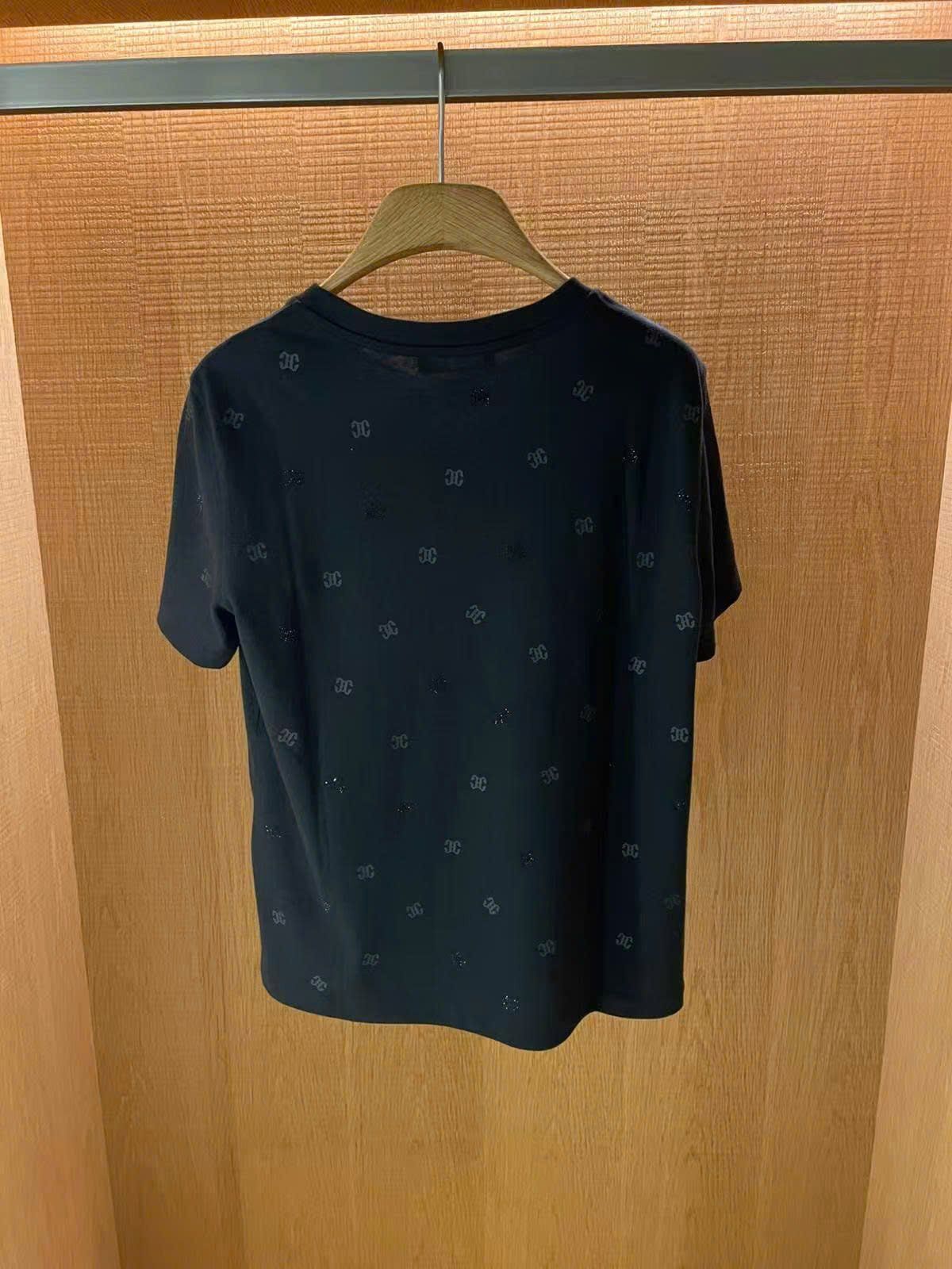  Áo phông đen chấm logo ss25 