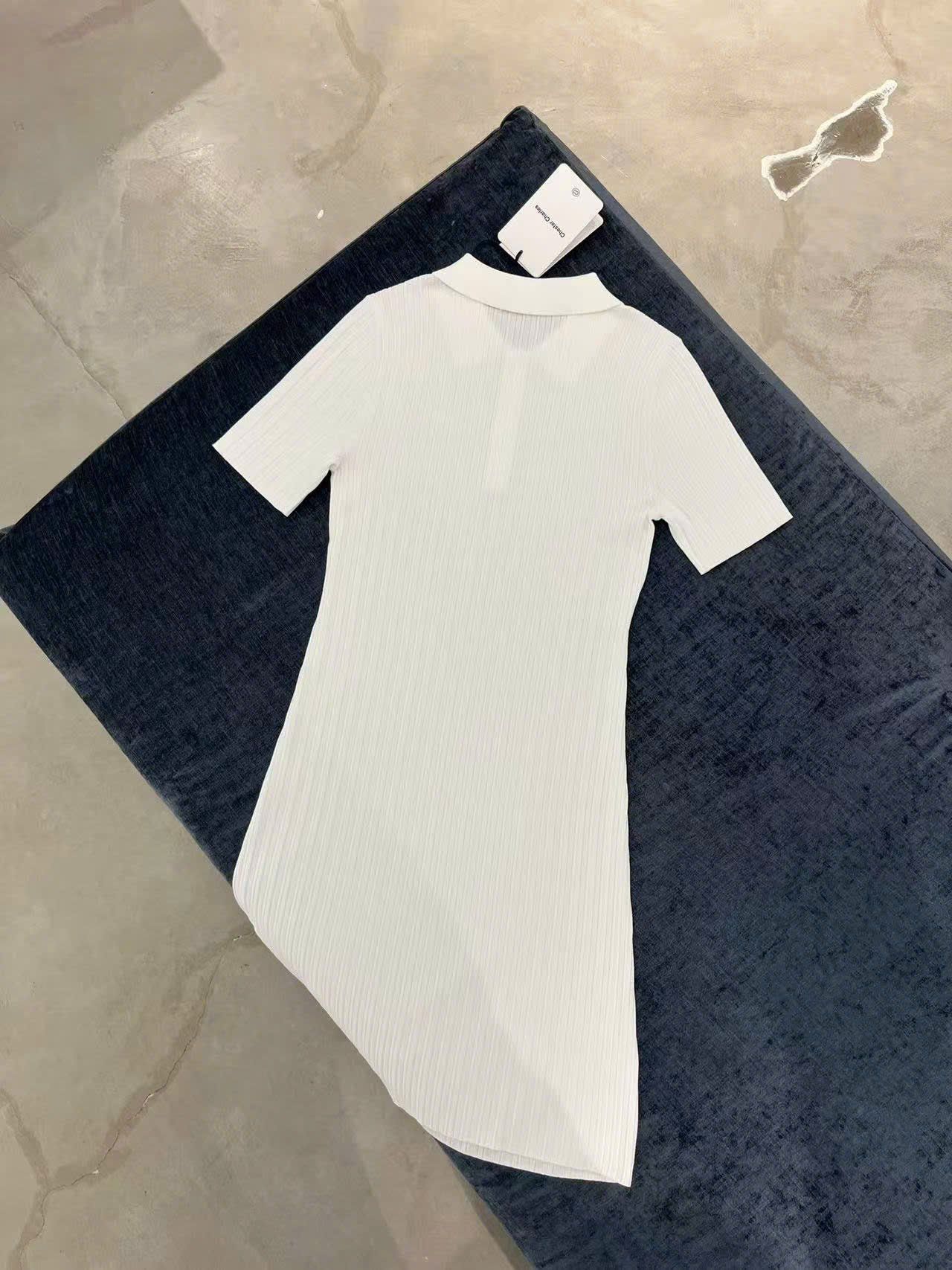  Váy polo trắng - Logo chữ nhật 