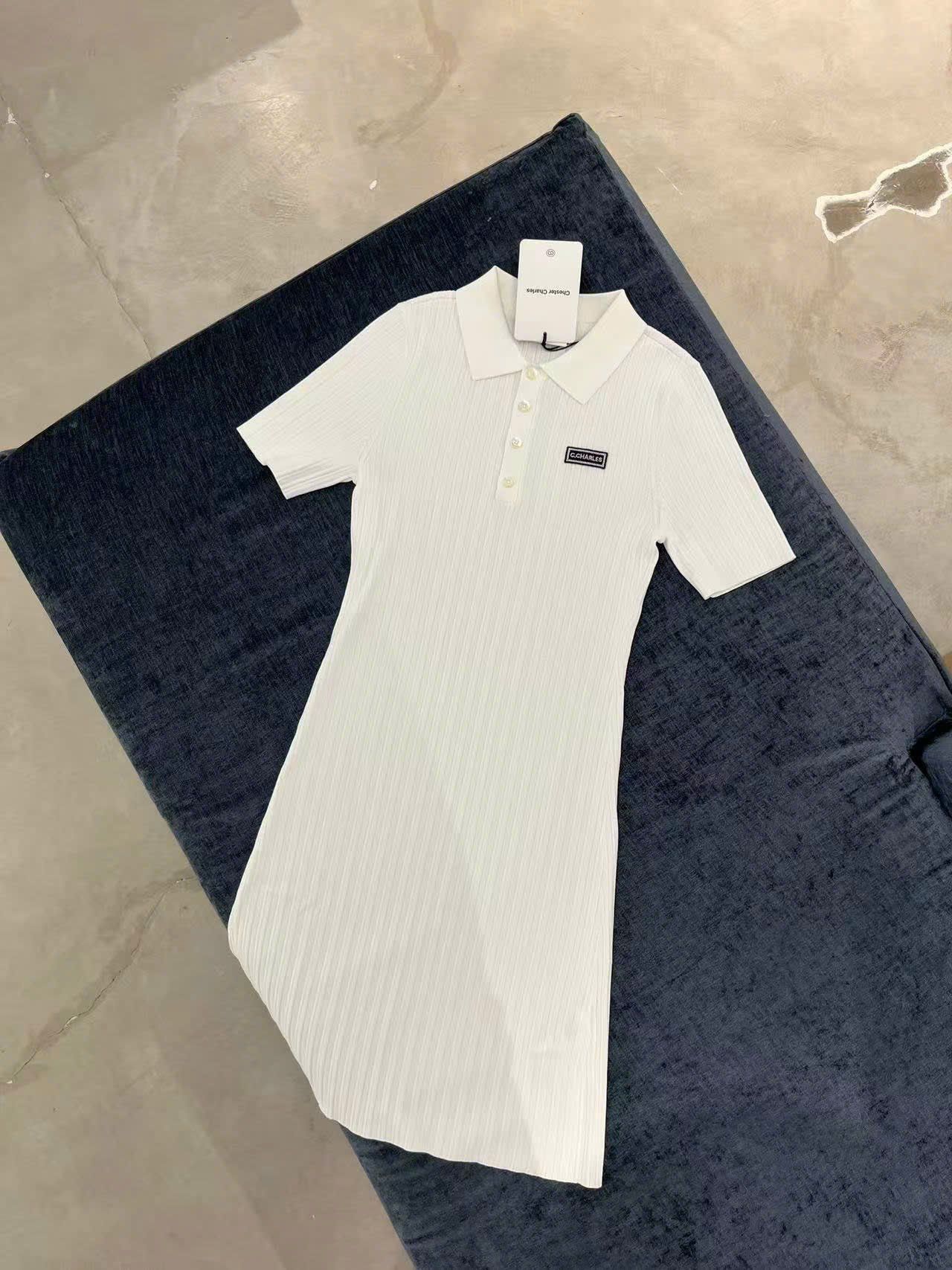  Váy polo trắng - Logo chữ nhật 
