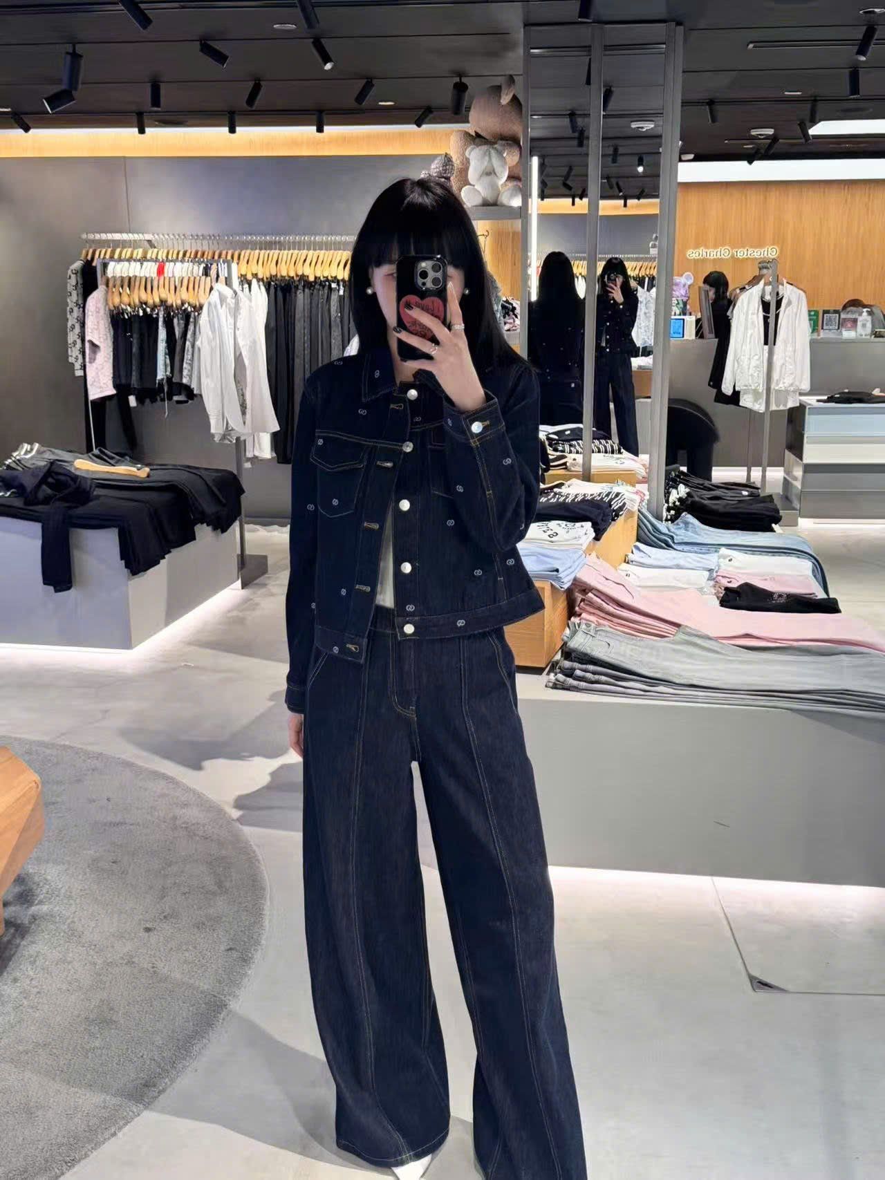  Áo khoác denim đen logo- 2 túi ngực 