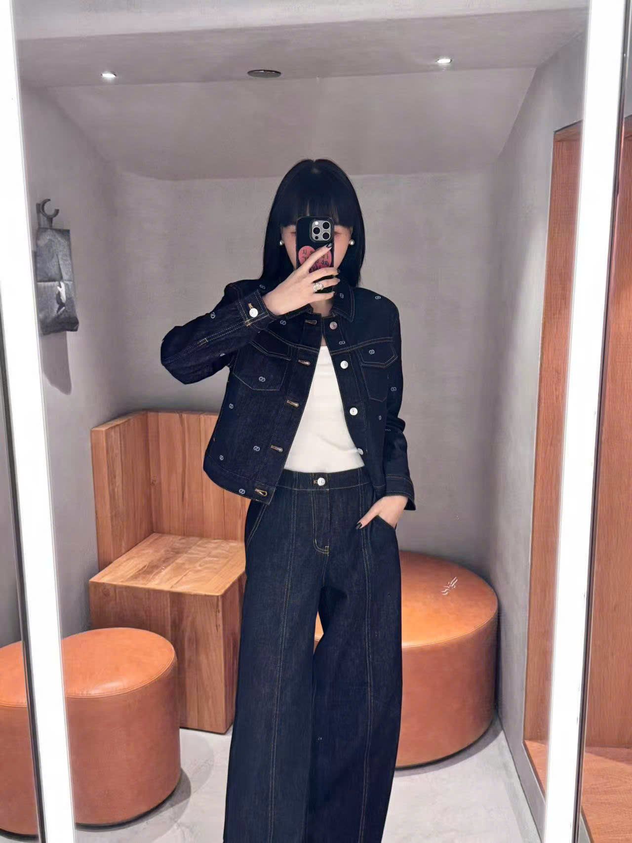  Áo khoác denim đen logo- 2 túi ngực 