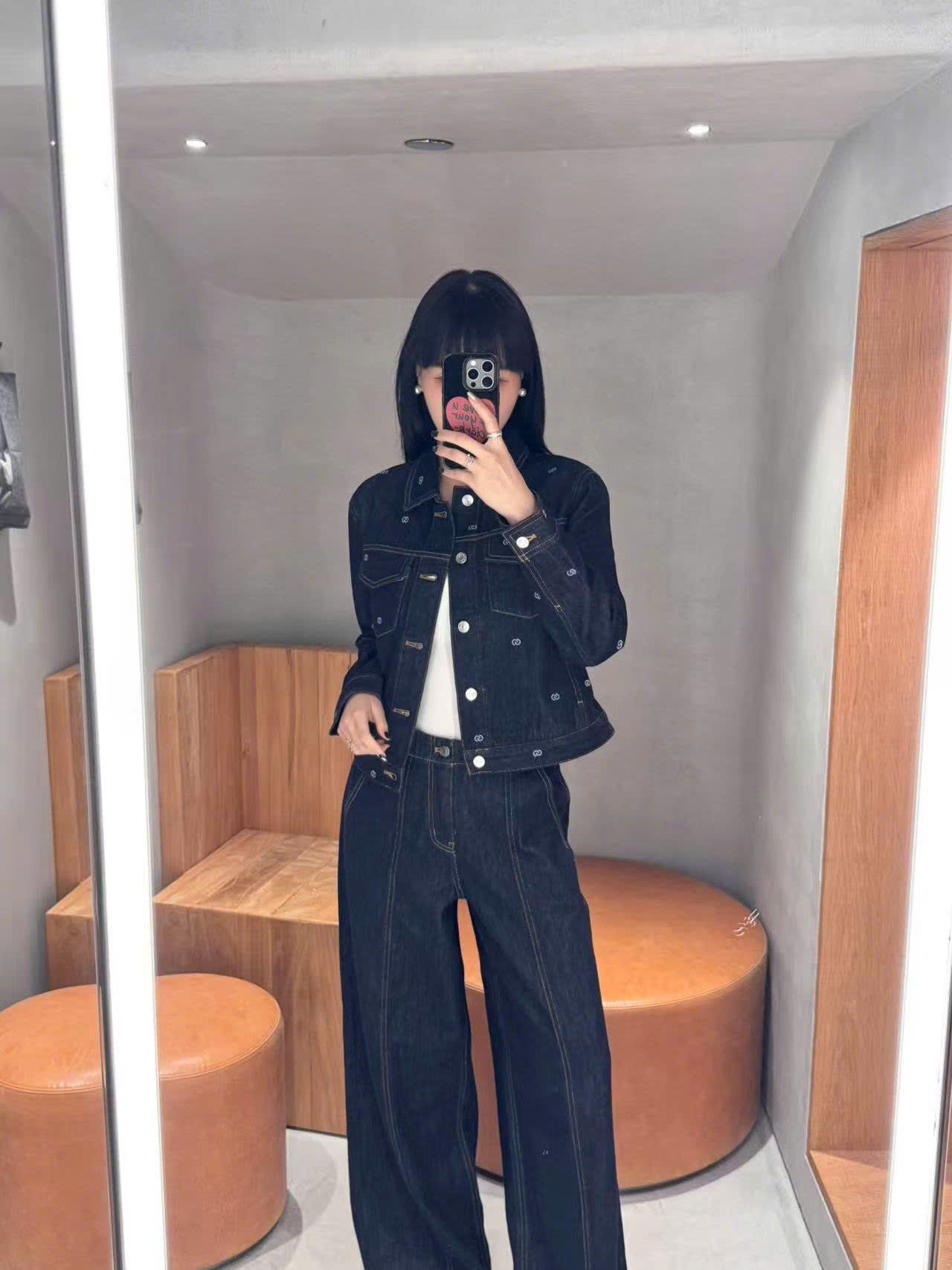  Áo khoác denim đen logo- 2 túi ngực 