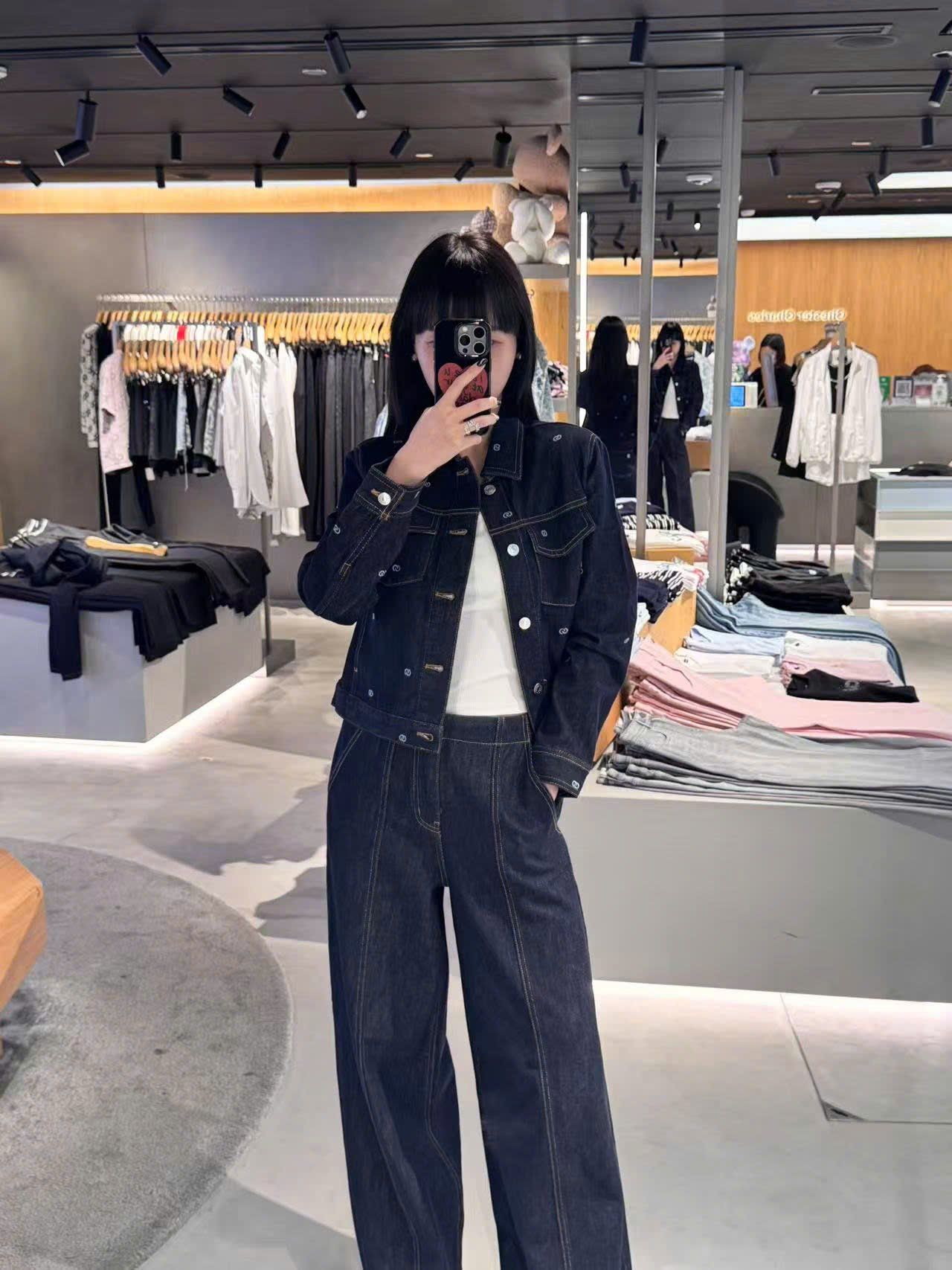 Áo khoác denim đen logo- 2 túi ngực 