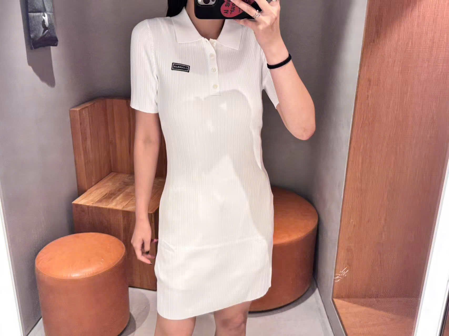  Váy polo trắng - Logo chữ nhật 