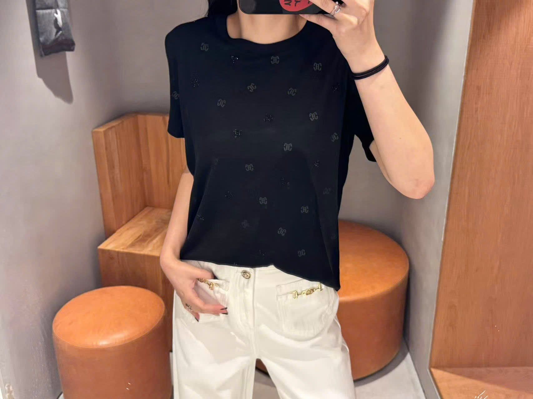 Áo phông đen chấm logo ss25 