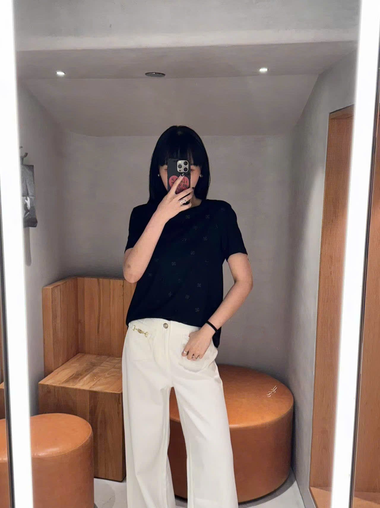  Áo phông đen chấm logo ss25 