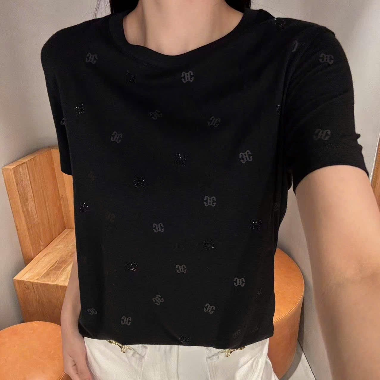  Áo phông đen chấm logo ss25 