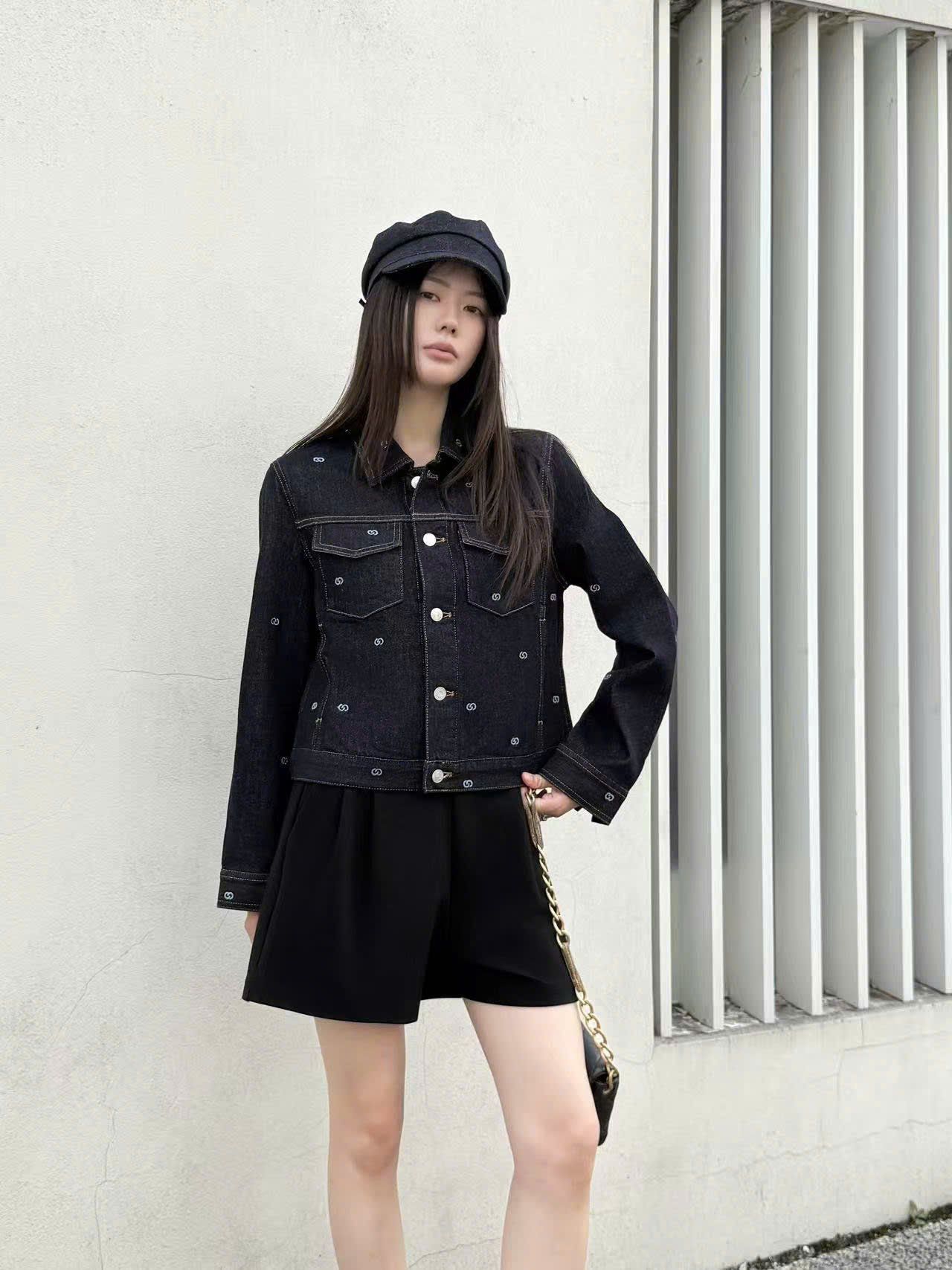  Áo khoác denim đen logo- 2 túi ngực 