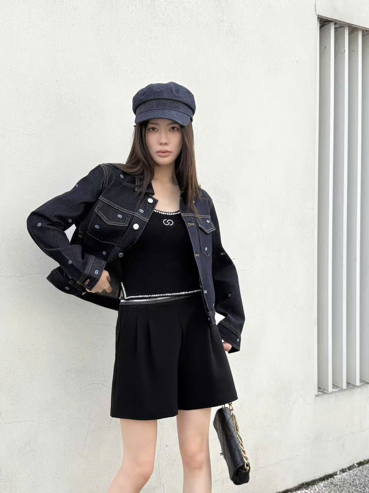  Áo khoác denim đen logo- 2 túi ngực 