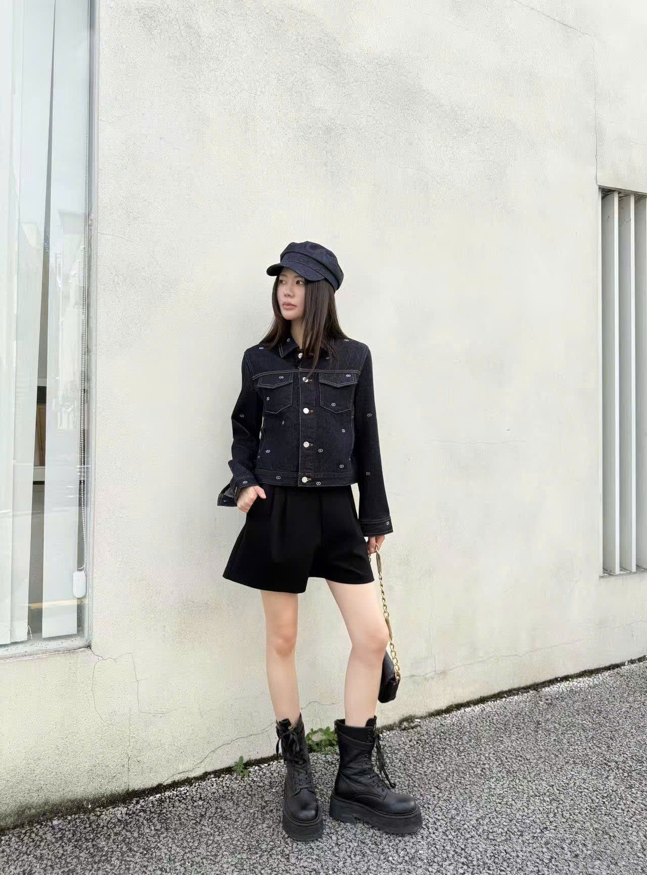  Áo khoác denim đen logo- 2 túi ngực 