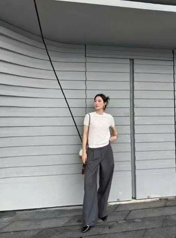  Quần tây xám ống rộng sọc dài xếp ly 