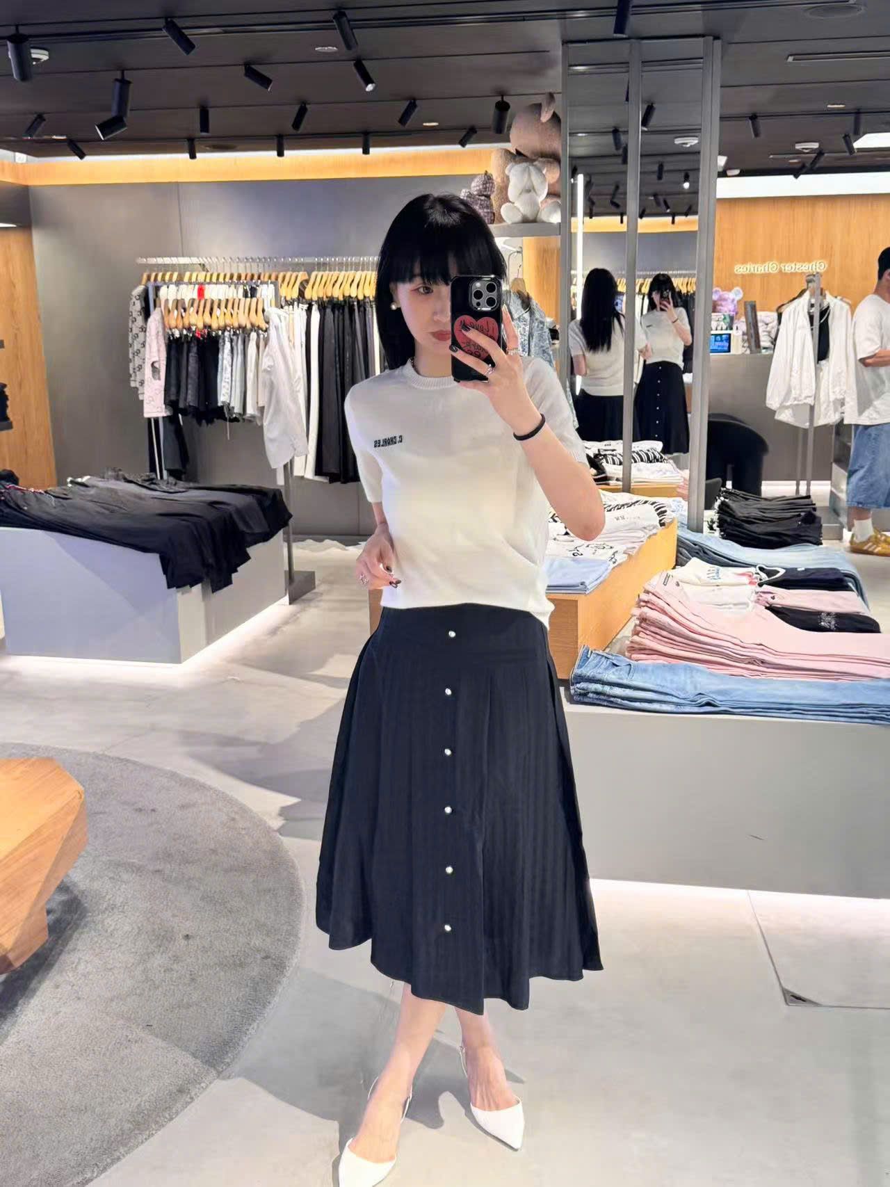  Chân váy lụa đen - cúc ngọc 