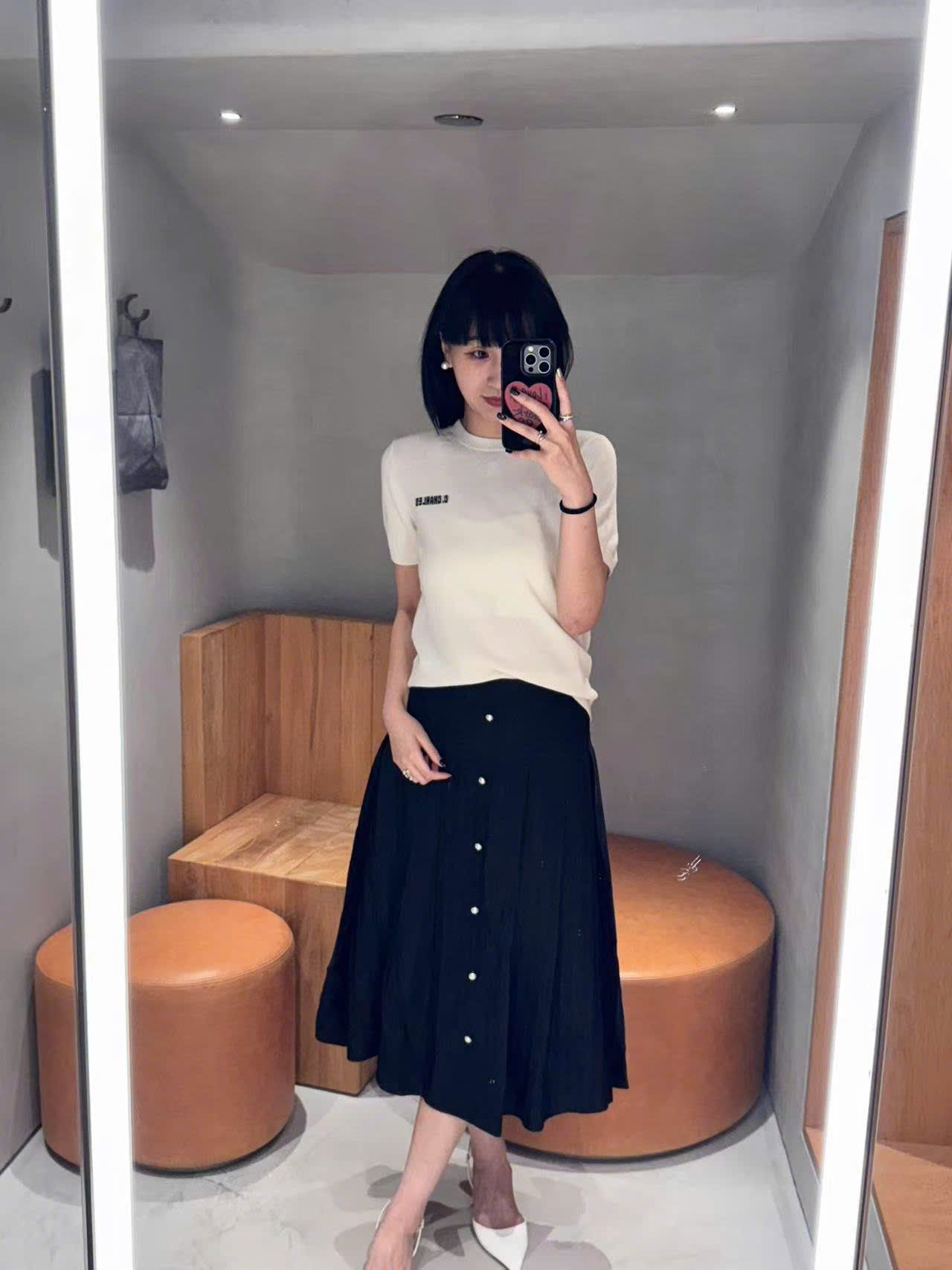  Chân váy lụa đen - cúc ngọc 