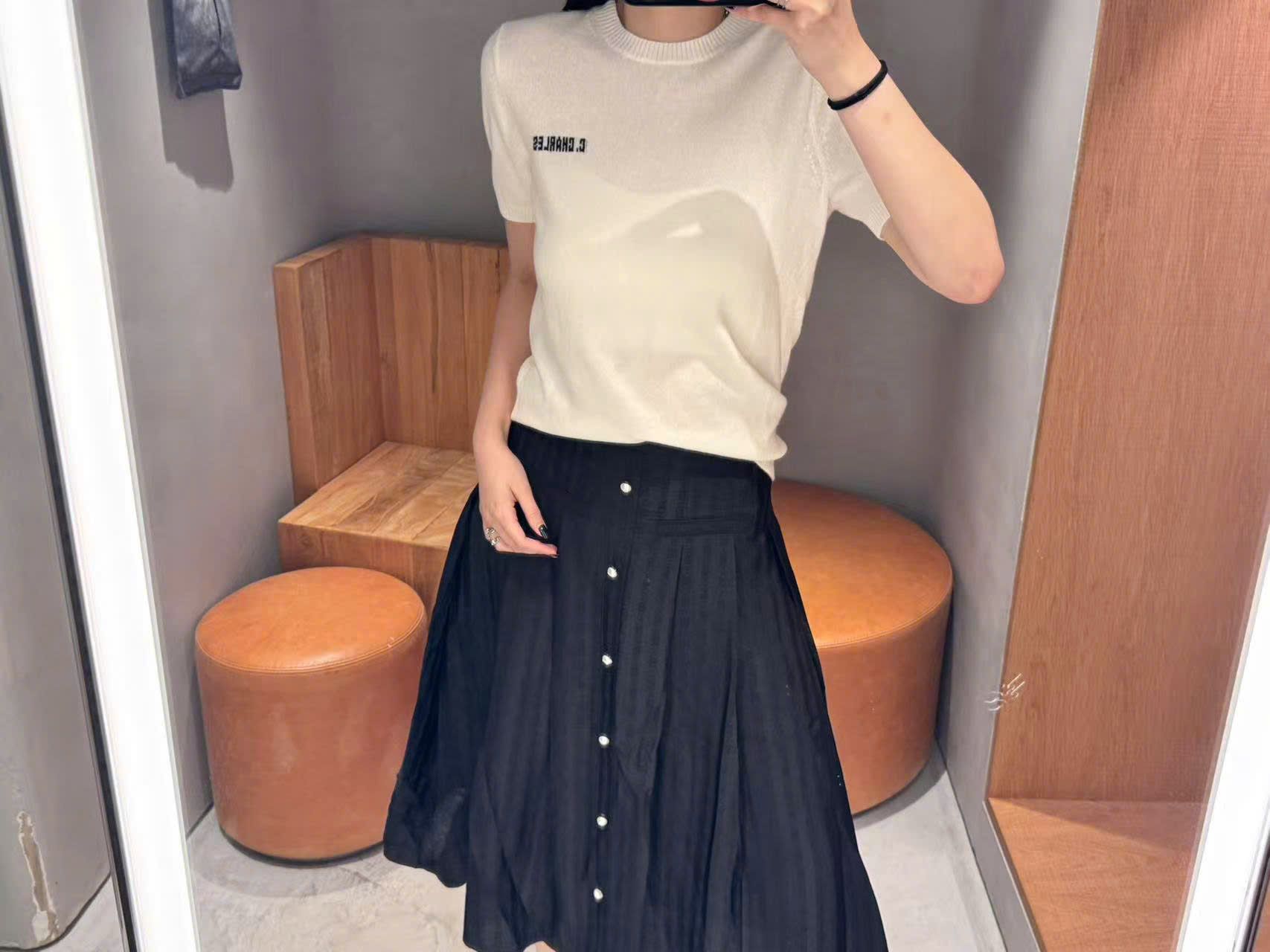  Chân váy lụa đen - cúc ngọc 