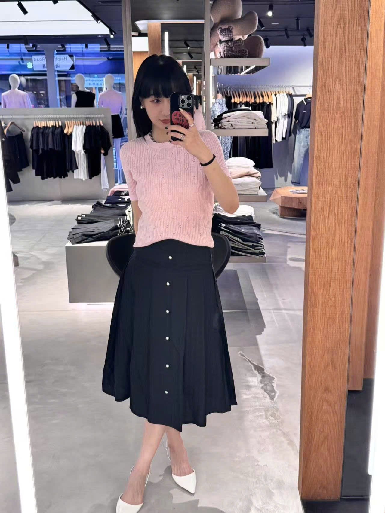  Chân váy lụa đen - cúc ngọc 