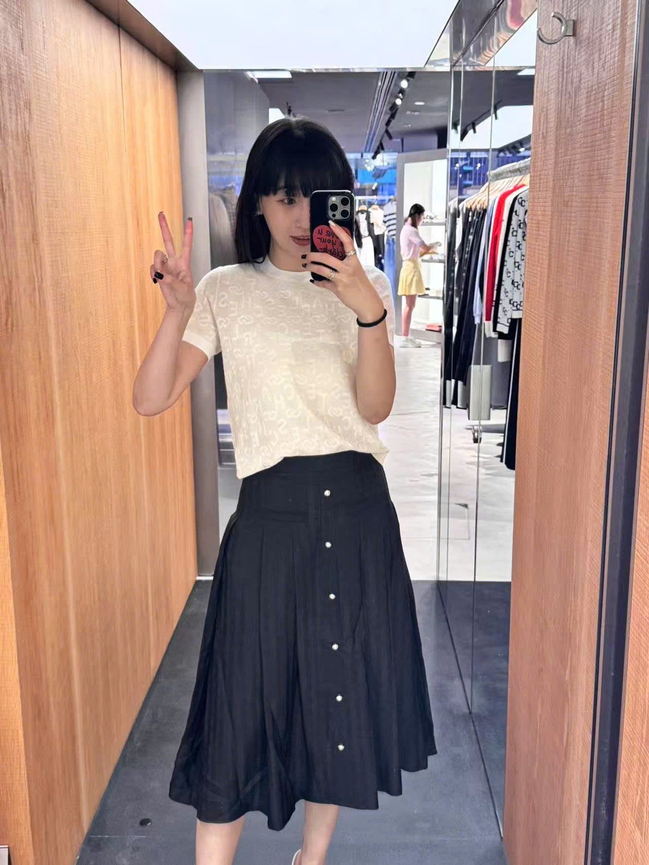  Chân váy lụa đen - cúc ngọc 