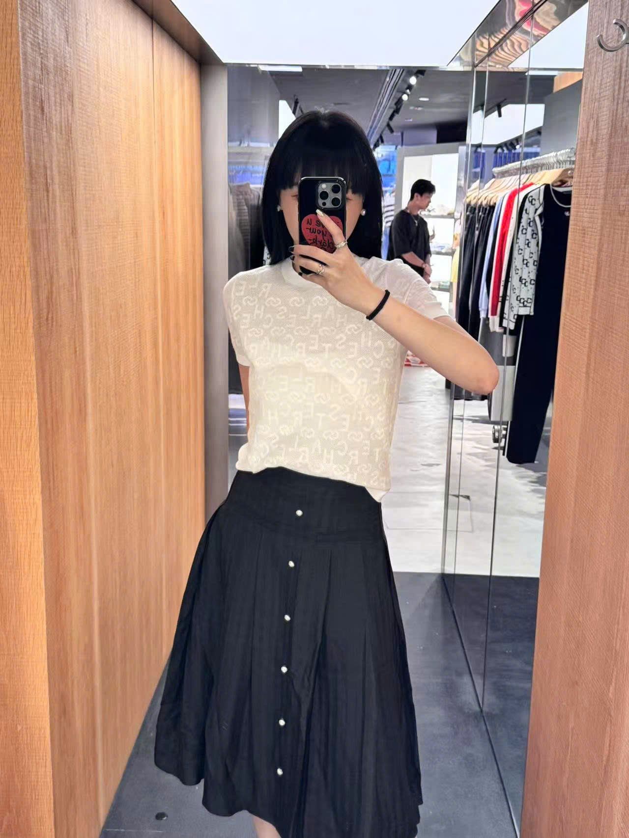  Chân váy lụa đen - cúc ngọc 