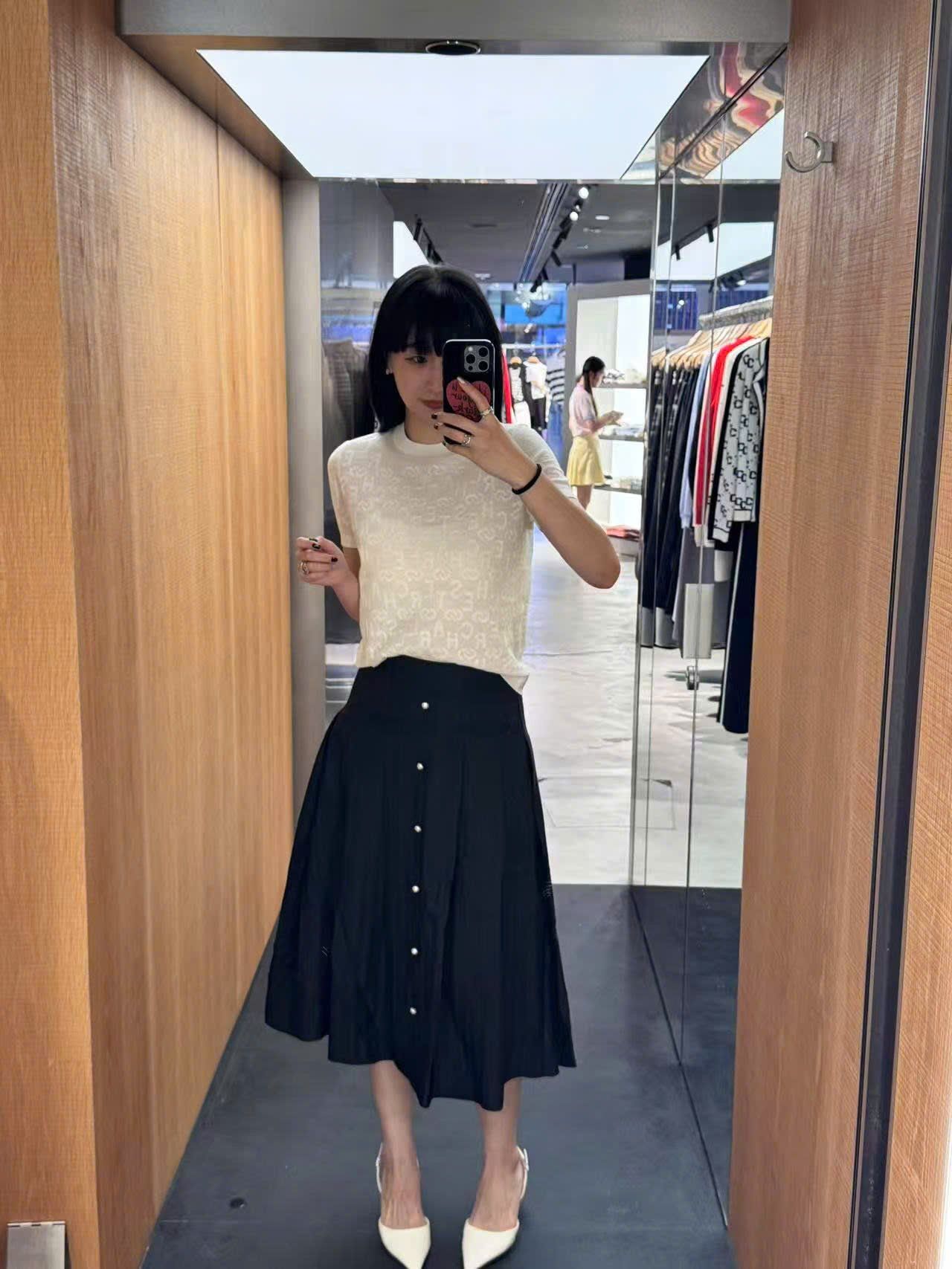  Chân váy lụa đen - cúc ngọc 