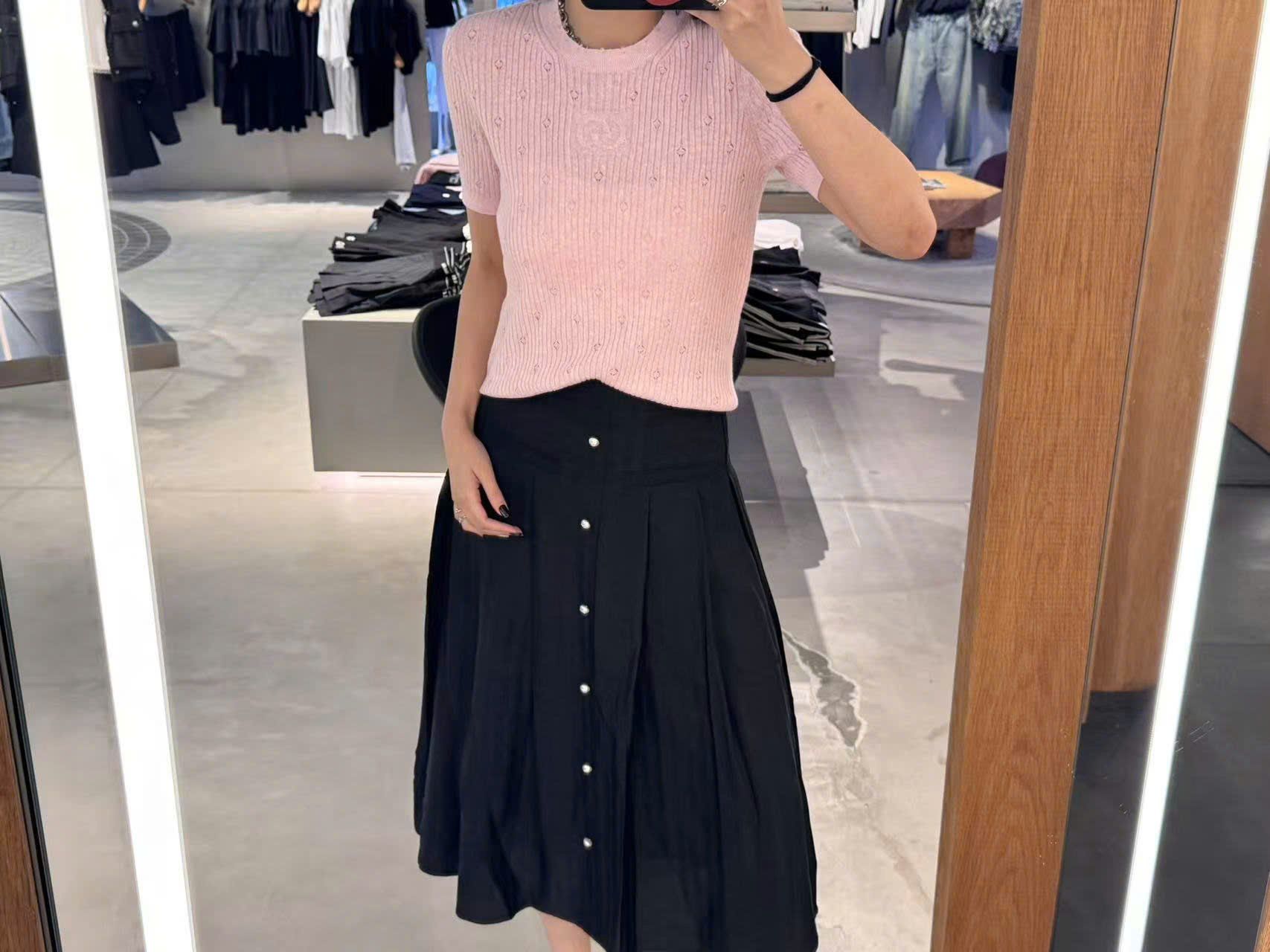  Chân váy lụa đen - cúc ngọc 