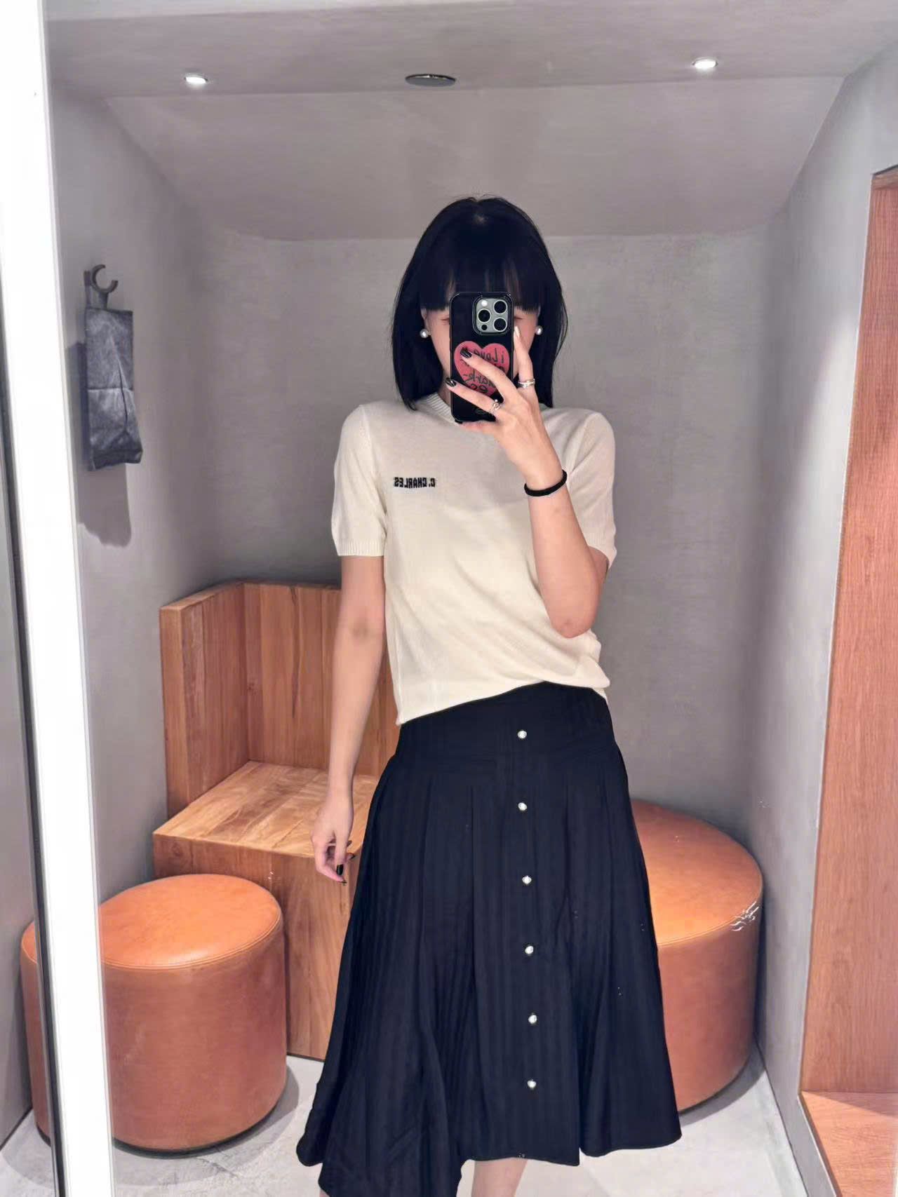  Chân váy lụa đen - cúc ngọc 