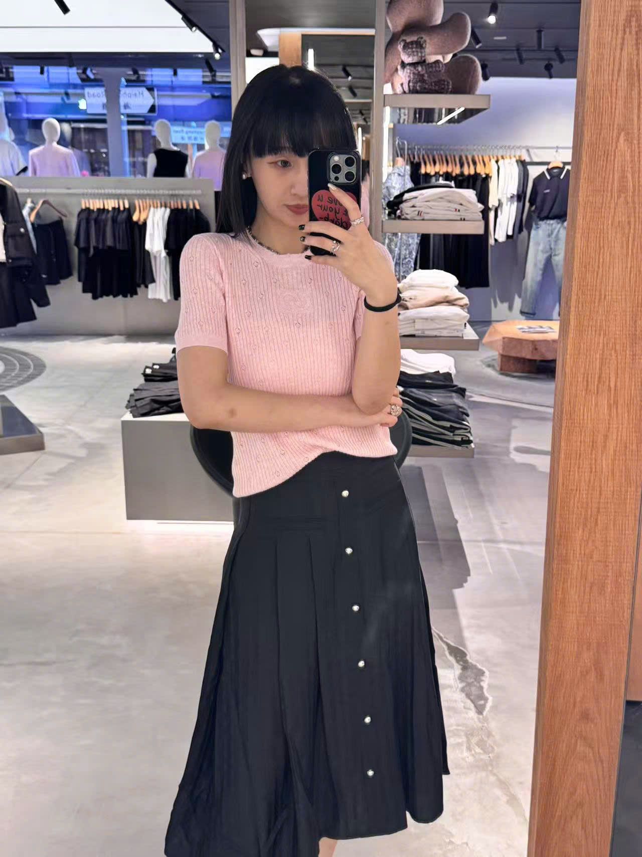  Chân váy lụa đen - cúc ngọc 