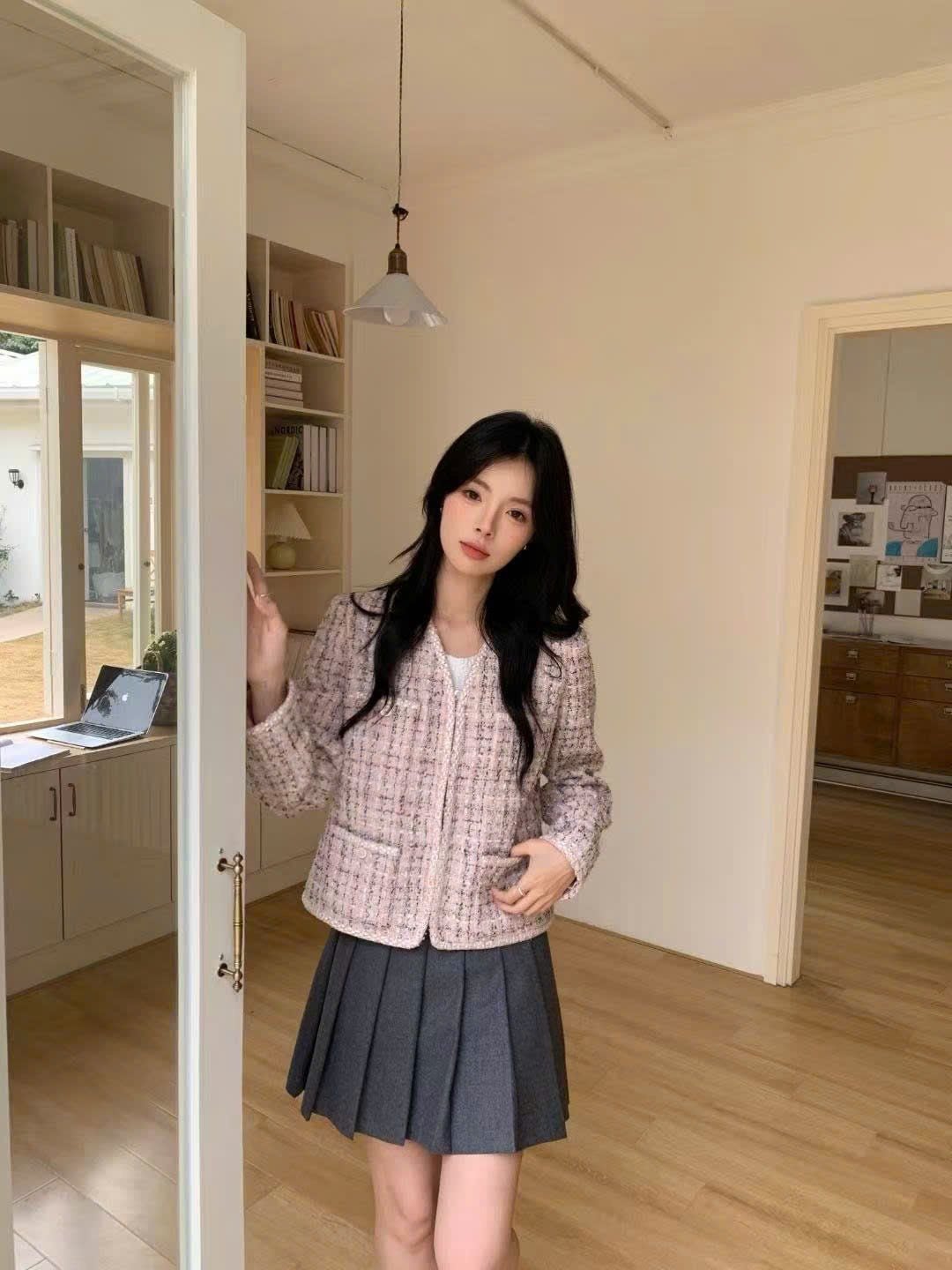  Áo dạ tweed hồng phấn, cổ V 