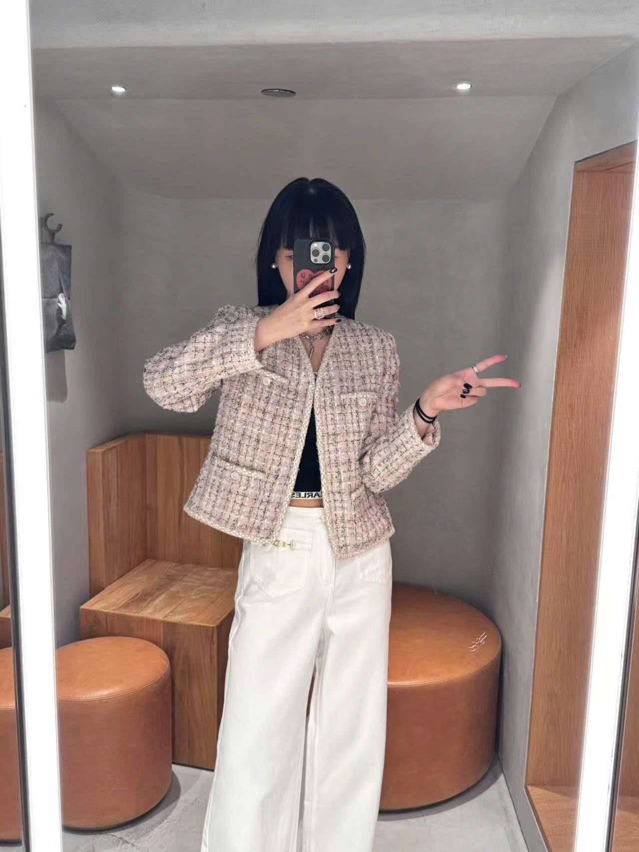  Áo dạ tweed hồng phấn, cổ V 