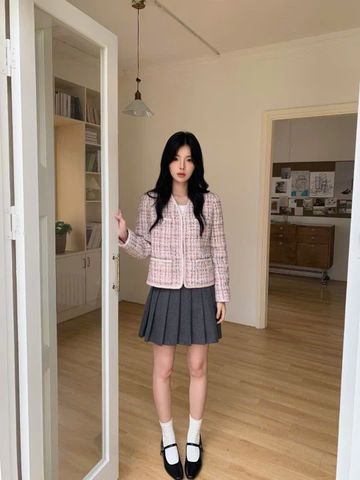  1.Áo dạ tweed hồng phấn, cổ V 