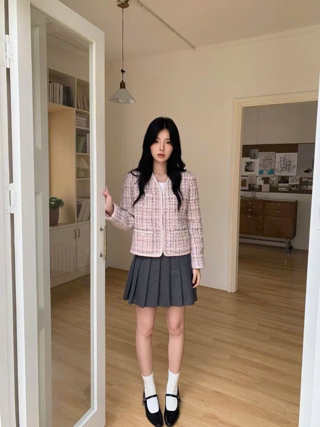  Áo dạ tweed hồng phấn, cổ V 