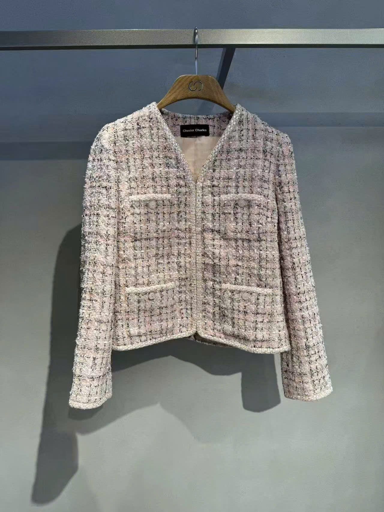  Áo dạ tweed hồng phấn, cổ V 