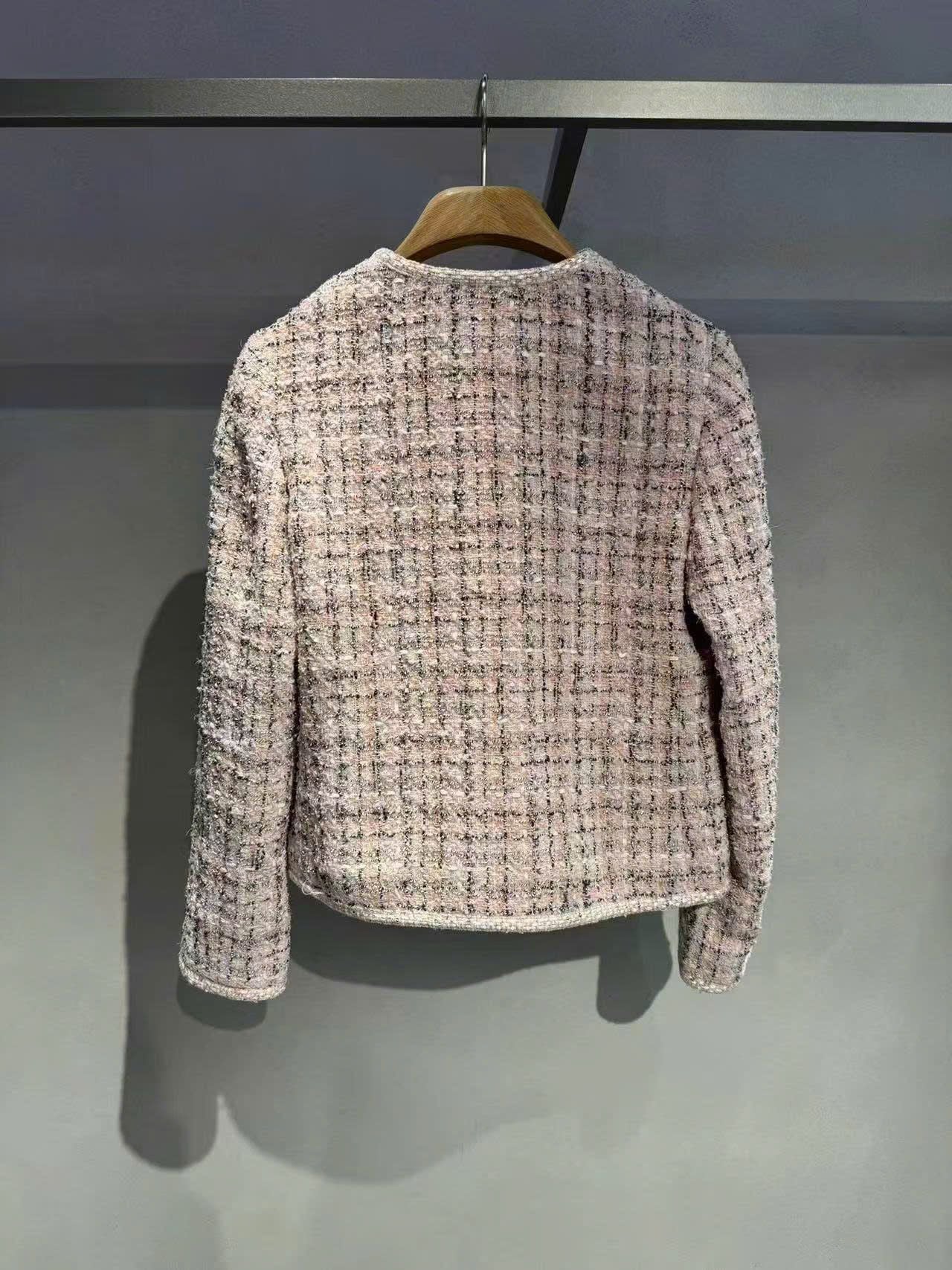  Áo dạ tweed hồng phấn, cổ V 