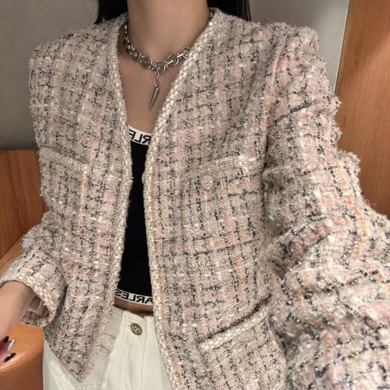  Áo dạ tweed hồng phấn, cổ V 