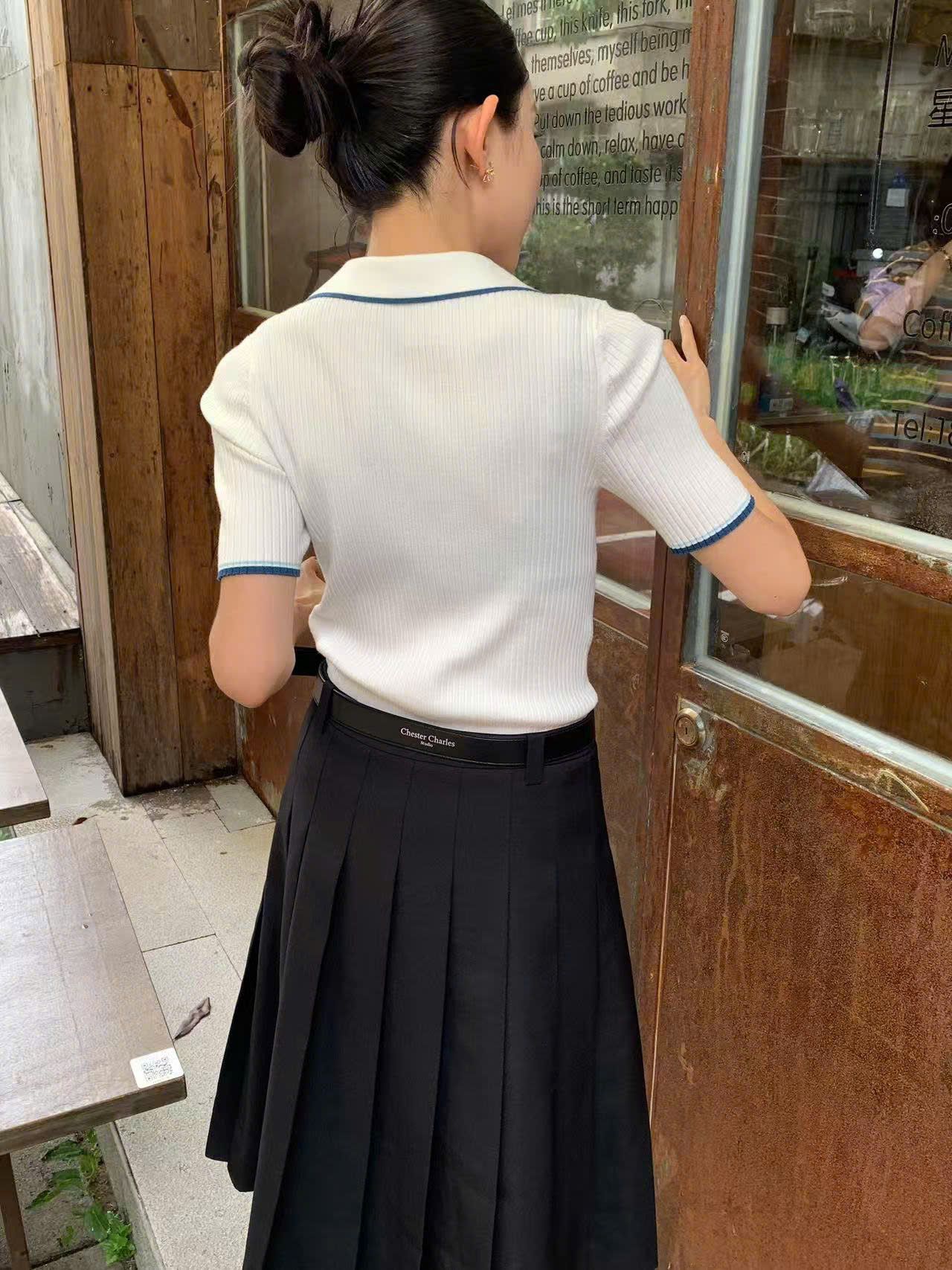  Áo polo trắng -viền xanh Navy cổ V 