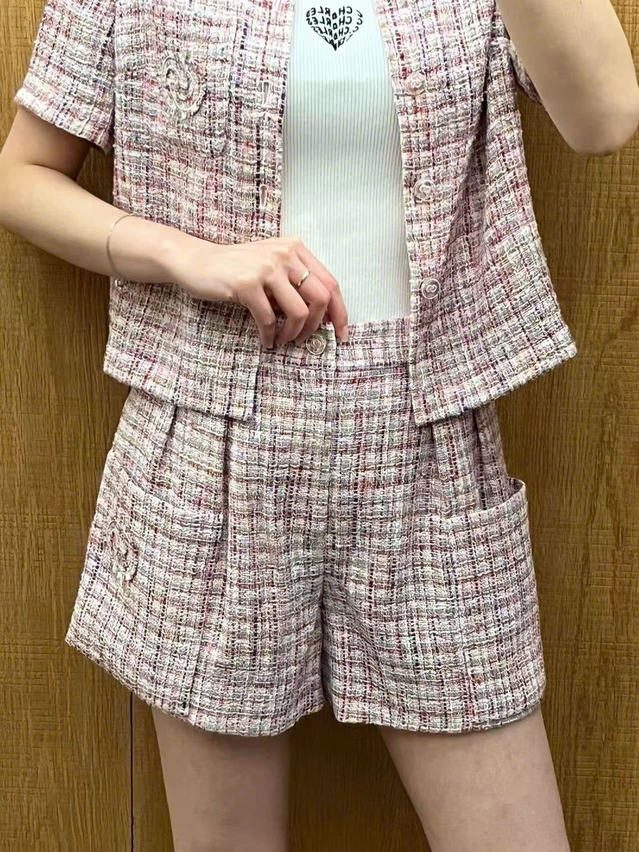  Bộ Áo tweed hồng ngắn tay - cổ V và Quần short dạ tweed hồng set 
