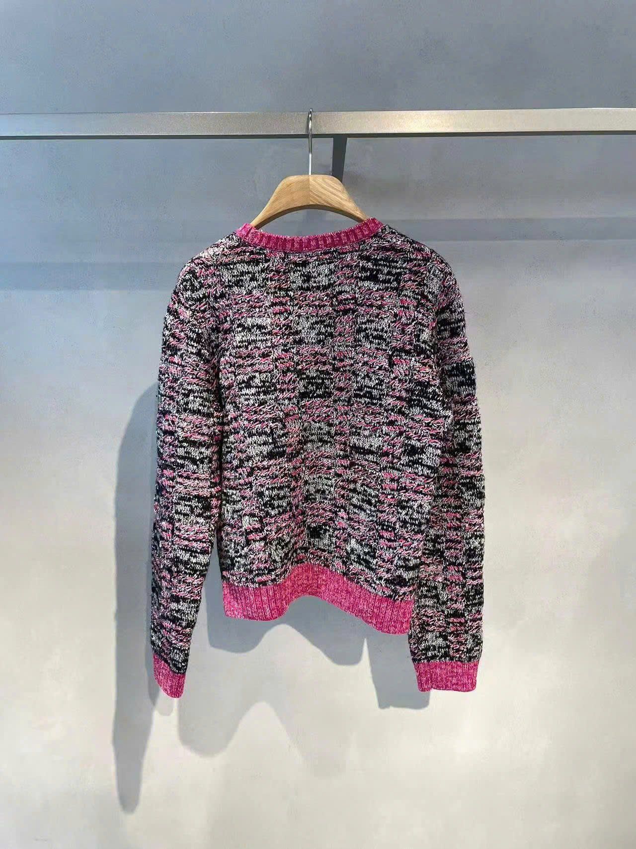  Áo len viền hồng dài tay 