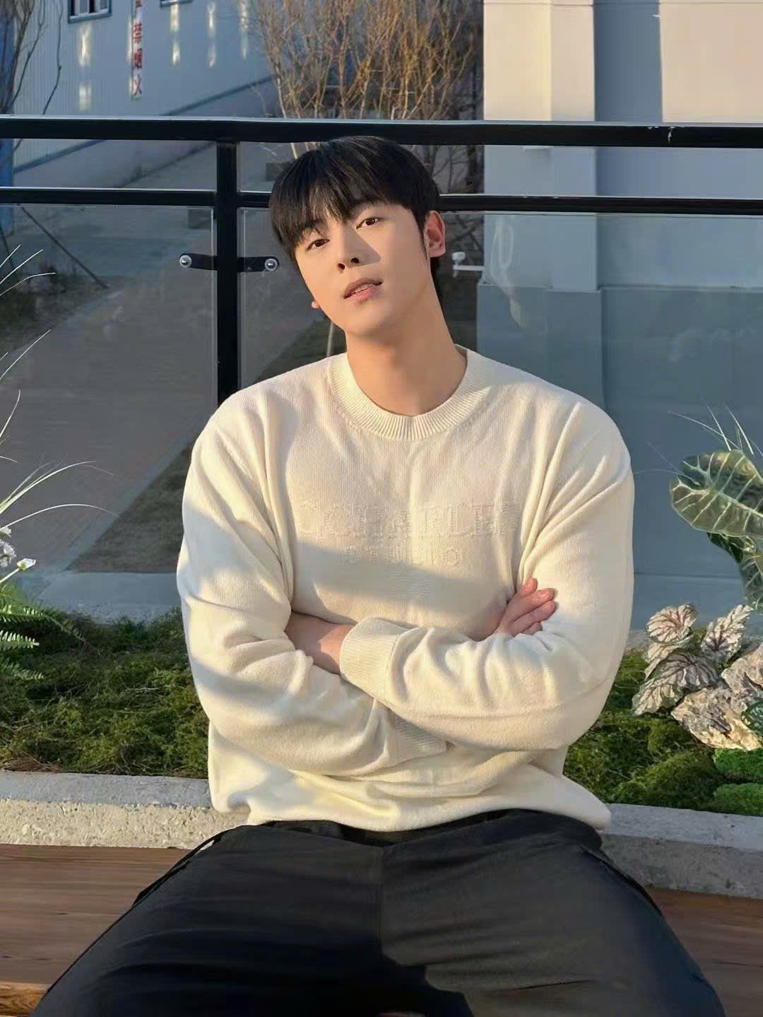  Áo len Nam dài tay Màu sữa 