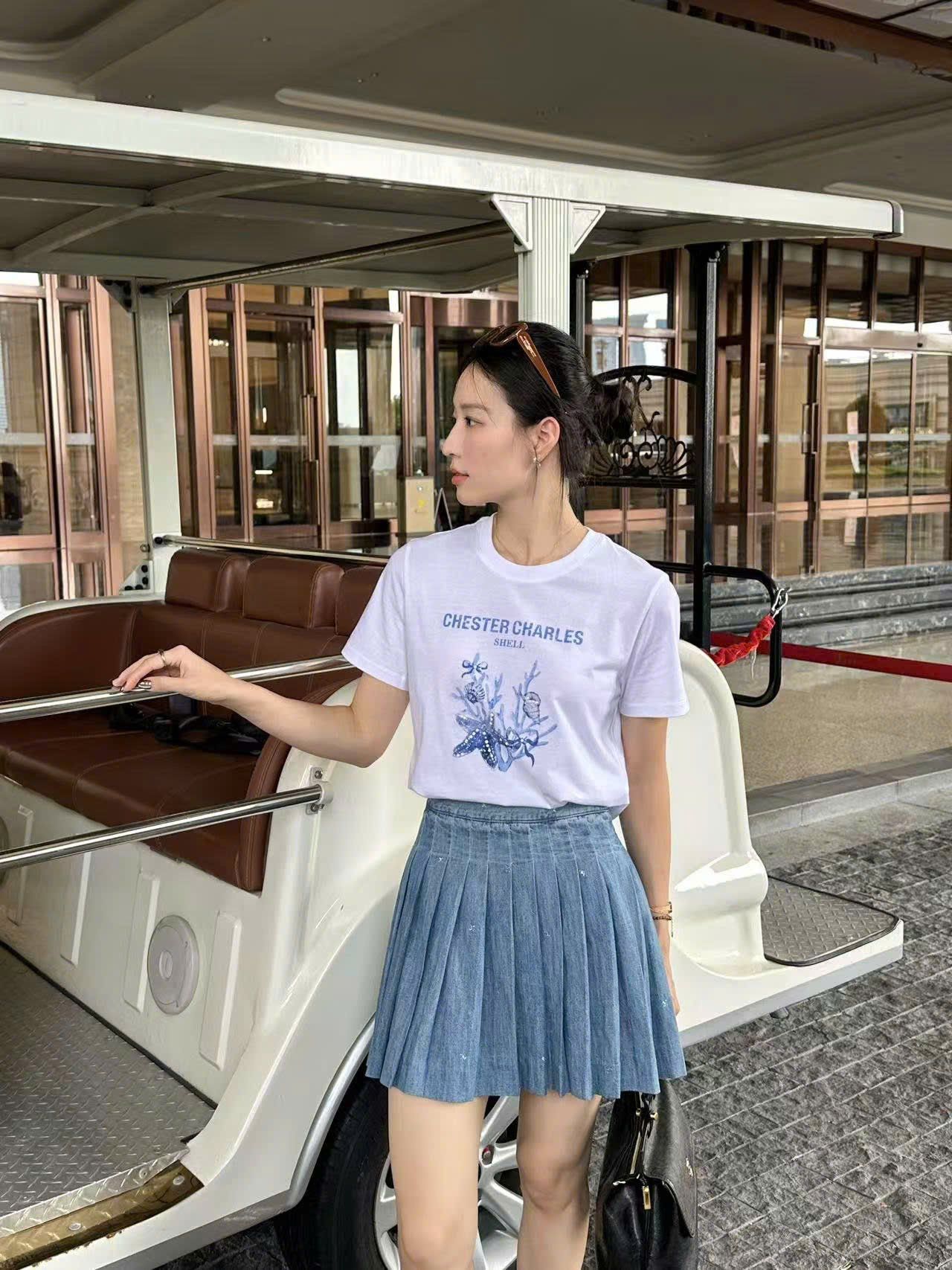  Áo phông trắng họa tiết vỏ sò sao biển 