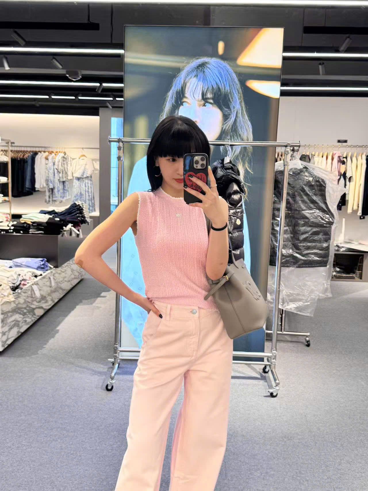  Áo 3 lỗ hồng, logo đá 