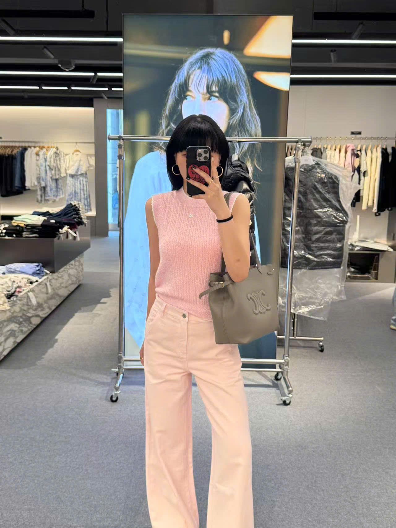  Áo 3 lỗ hồng, logo đá 