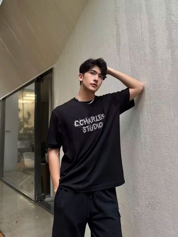  Áo phông đen chữ CC STUDIO ngực 