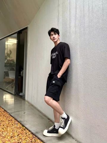  Áo phông đen chữ CC STUDIO ngực 